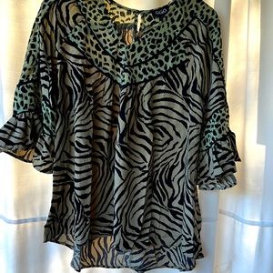 GIGIO NWT MULTI ANIMAL PRINT TOP.  Based on measurements will fit S-L.